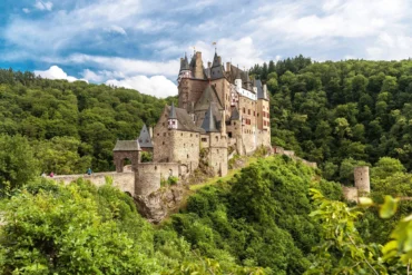 ÖSD Zertifikat C2, Schreiben, Burg Eltz