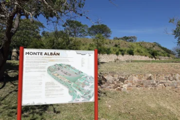 Stanowisko archeologiczne Monte Albán w Meksyku (Sitio arqueológico Monte Albán)