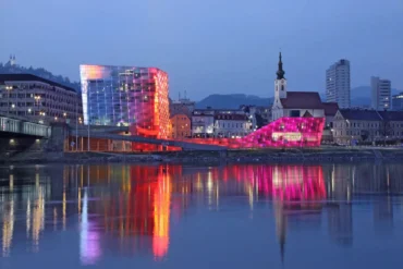 ÖSD Zertifikat C2, Schreiben, Ars Electronica Center (Linz)